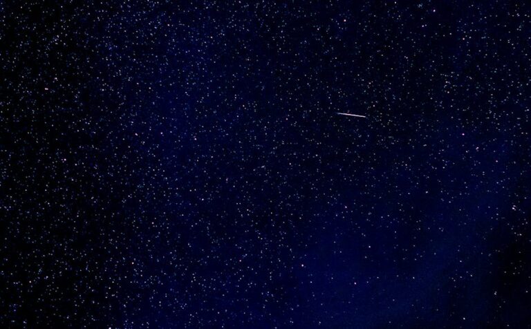 Проекторы звездного неба и ночники с проектором для создания уютной атмосферы в доме