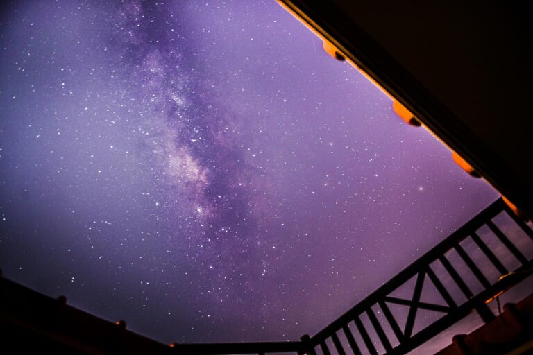 Преимущества и варианты использования звездного проектора для комнаты